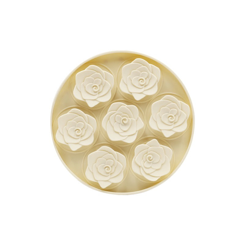 050 Flower-shaped Silicone Pet Lick Pad Slow Feeder Bowl